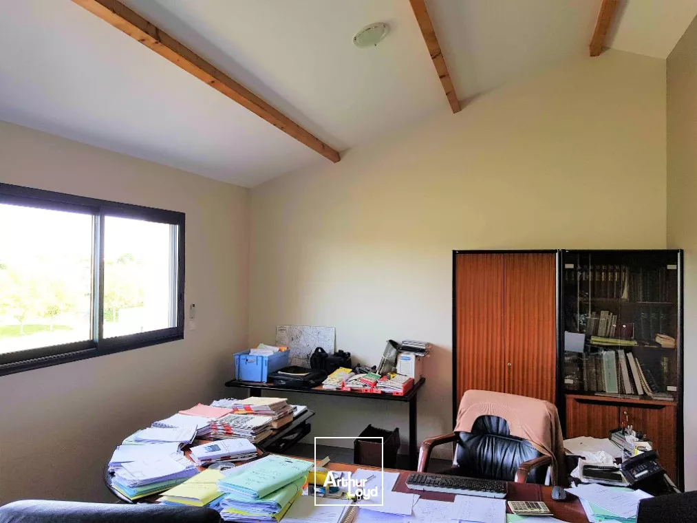 Grand Poitiers Saint Georges les Bx - à louer 98 m² de bureaux