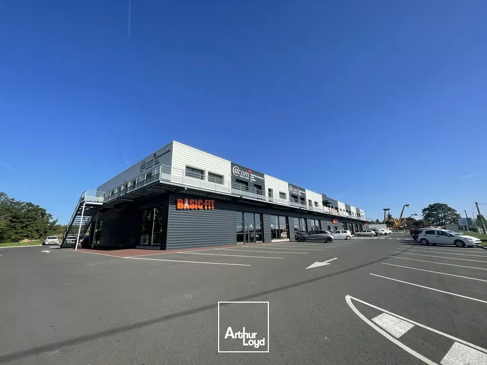 LOCATION BUREAUX NEUF AVENUE DE PARIS NIORT 121m2 BELLE VISIBILITE