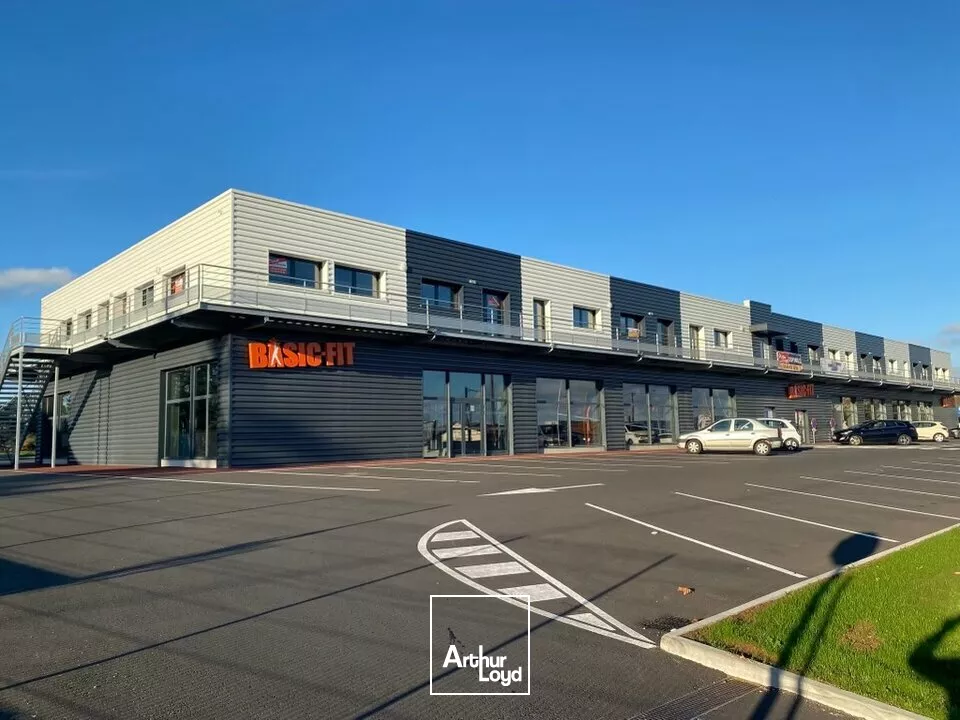 LOCATION BUREAUX NEUF AVENUE DE PARIS NIORT 121m2 BELLE VISIBILITE