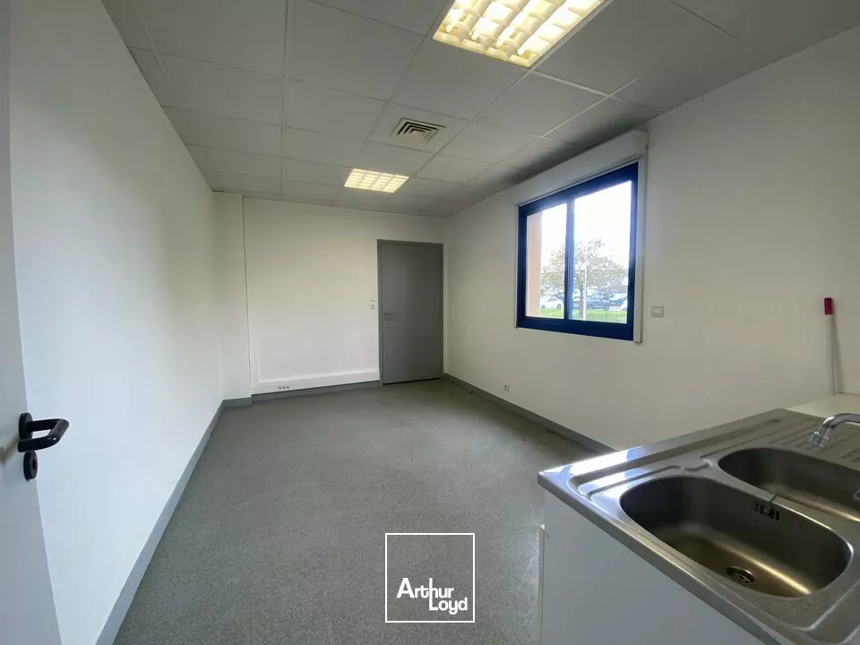 15 MIN DE POITIERS - BUREAUX A LOUER DE 95 M² - TECHNOPOLE FUTUROSCOPE