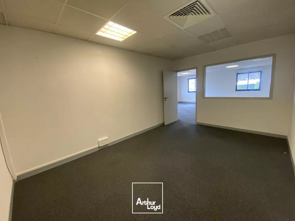 15 MIN DE POITIERS - BUREAUX A LOUER DE 95 M² - TECHNOPOLE FUTUROSCOPE