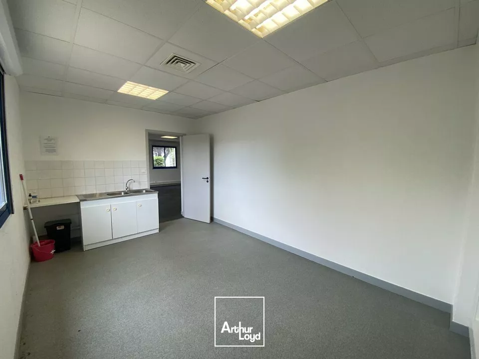 15 MIN DE POITIERS - BUREAUX A LOUER DE 95 M² - TECHNOPOLE FUTUROSCOPE