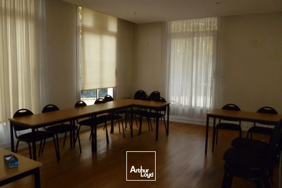 OPPORTUNITE ACHAT HYPER CENTRE NIORT BATIMENT REZ DE CHAUSSE PROCHE DES HALLES