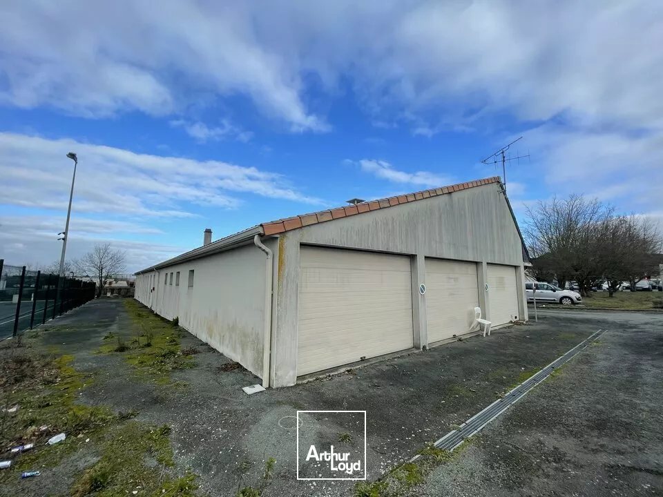 VENTE 743m2 BUREAUX AVEC GARAGE LA CRECHE PROCHE PEAGE