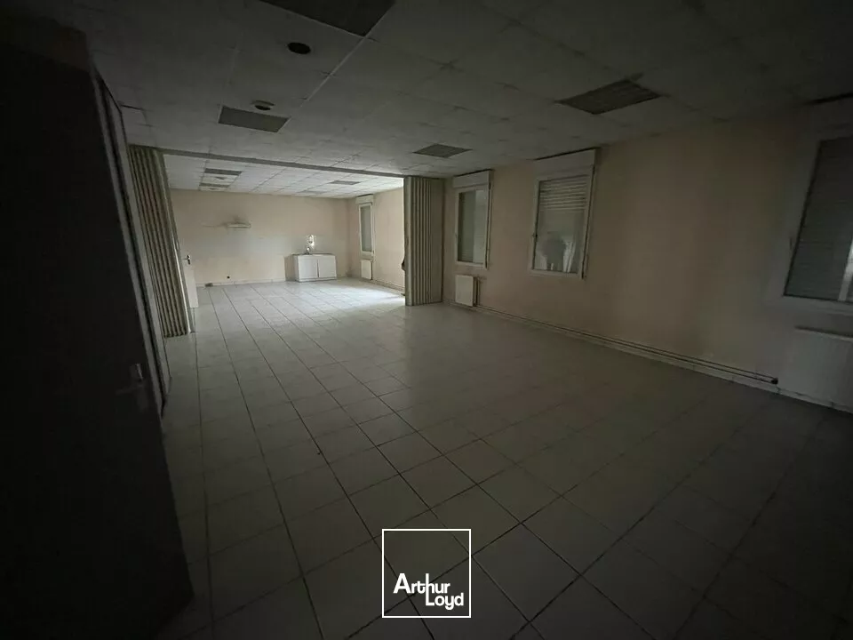 VENTE 743m2 BUREAUX AVEC GARAGE LA CRECHE PROCHE PEAGE