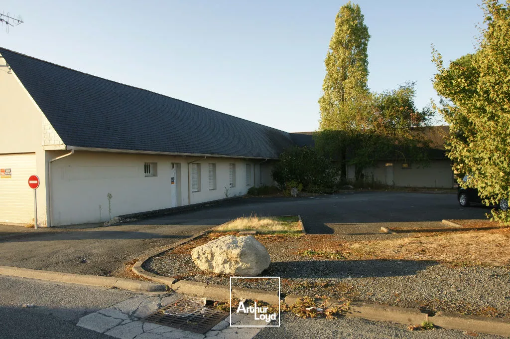 Bureaux La Creche 18 pièce(s) 743 m2