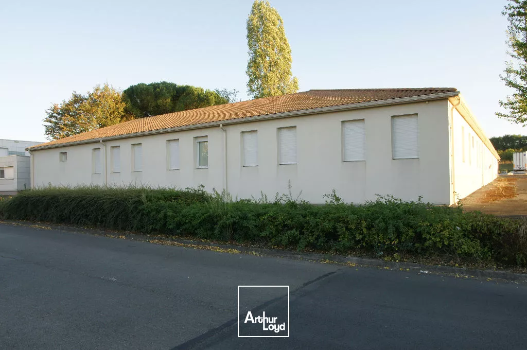 Bureaux La Creche 18 pièce(s) 743 m2