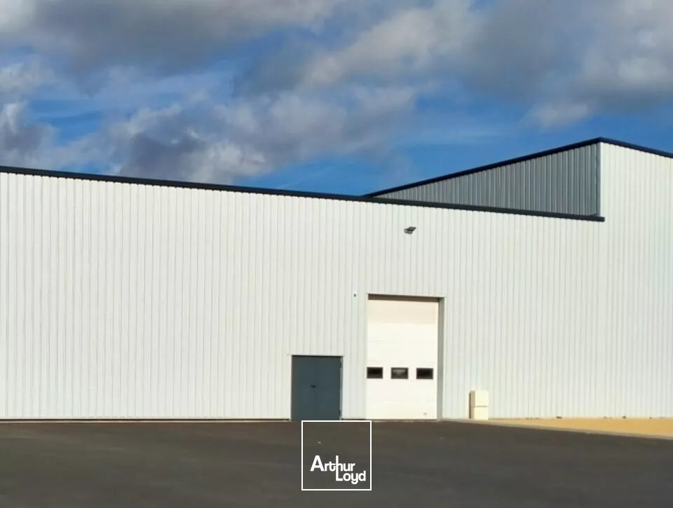 A LOUER LOCAL D'ACTIVITE/ENTREPOT 200m² AVEC QUAI SUR CHATELLERAULT NORD (86)