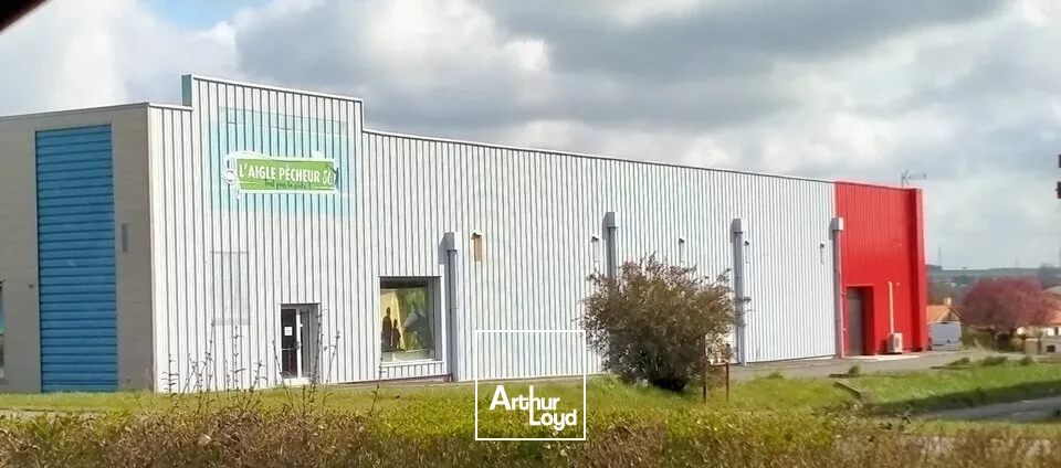 LOCAL COMMERCIAL A LOUER EN PLEIN COEUR DE LA ZONE COMMERCIALE DE CHASSENEUIL