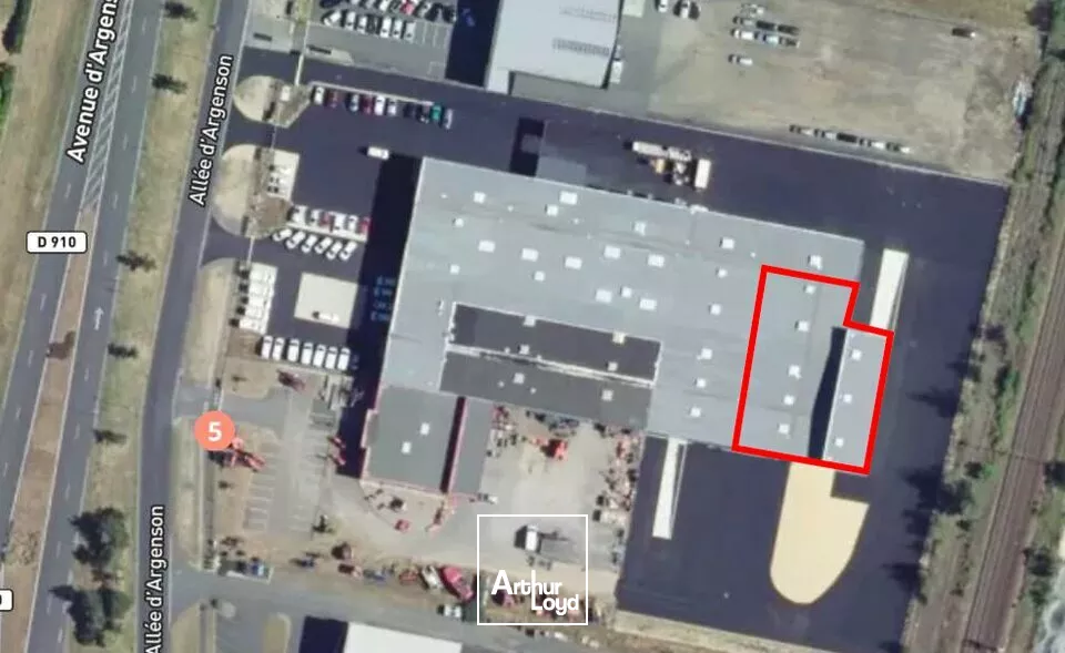 A LOUER LOCAL D'ACTIVITE/ENTREPOT 200m² AVEC QUAI SUR CHATELLERAULT NORD (86)