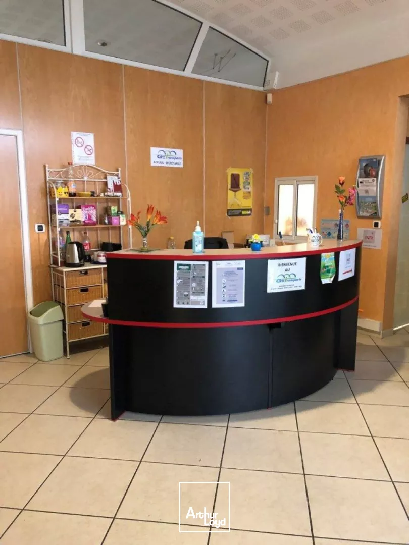 A louer bureaux La Crèche proche péage dans zone dynamique