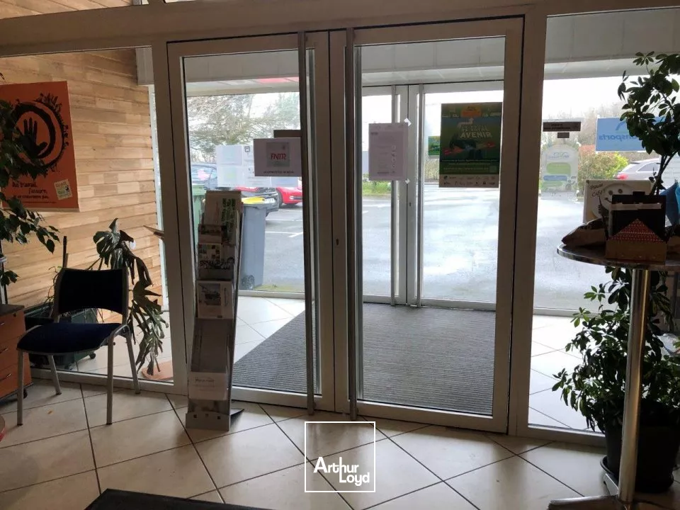 A louer bureaux La Crèche proche péage dans zone dynamique