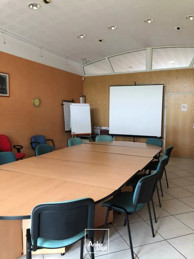 A louer bureaux La Crèche proche péage dans zone dynamique