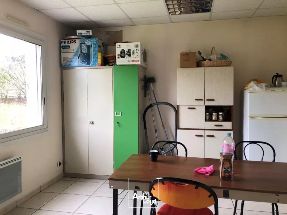 A louer bureaux La Crèche proche péage dans zone dynamique