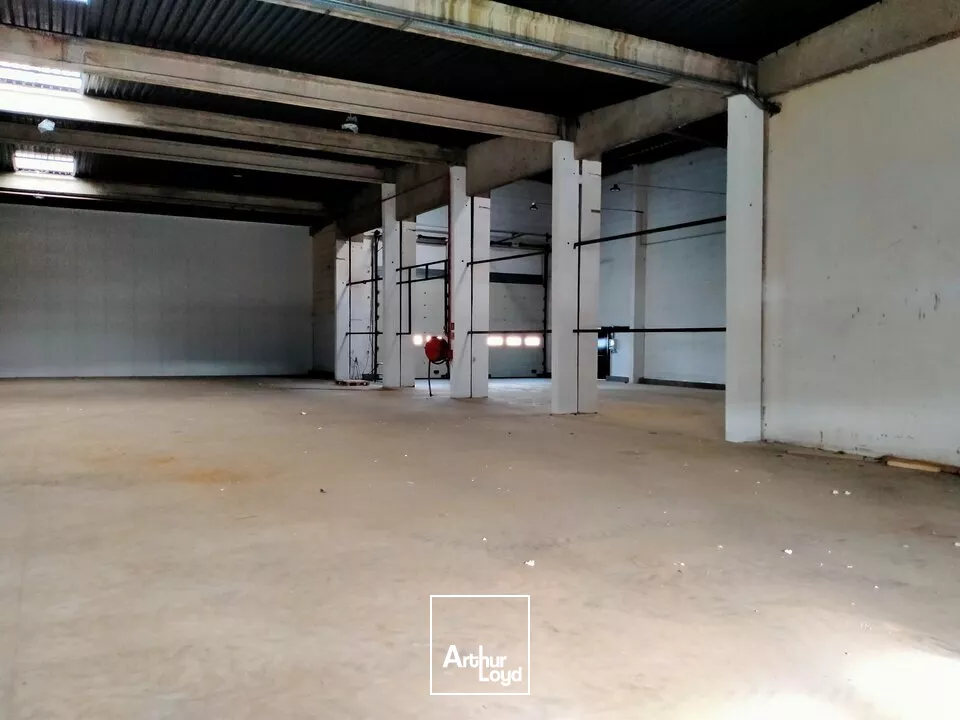 A LOUER LOCAL D'ACTIVITE/ENTREPOT 200m² AVEC QUAI SUR CHATELLERAULT NORD (86)
