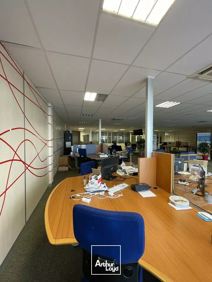 LOCATION BUREAUX A ECHIRE PROCHE NIORT ENVIRON 376m2 AVEC PARKINGS BELLE VISIBILITE