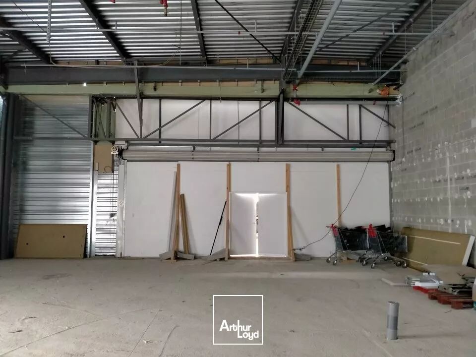 A LOUER LOCAL COMMERCIAL ANGLE DE LA GALERIE AUCHAN CHATELLERAULT SUD (86)