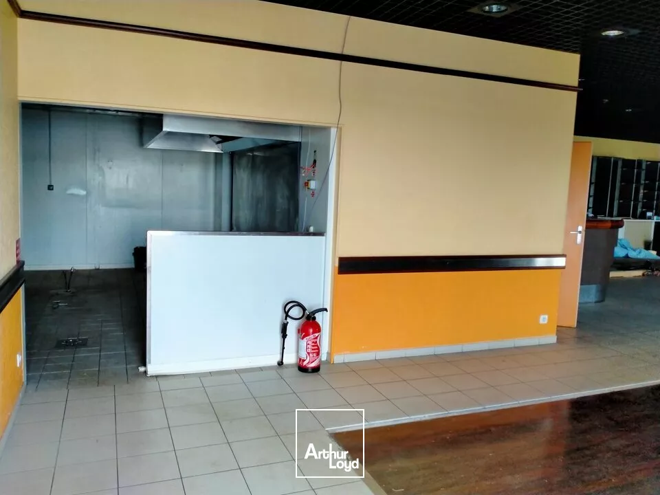 LOCAL COMMERCIAL AU SEIN DE LA GALERIE MARCHANDE AUCHAN CHASSENEUIL (86)