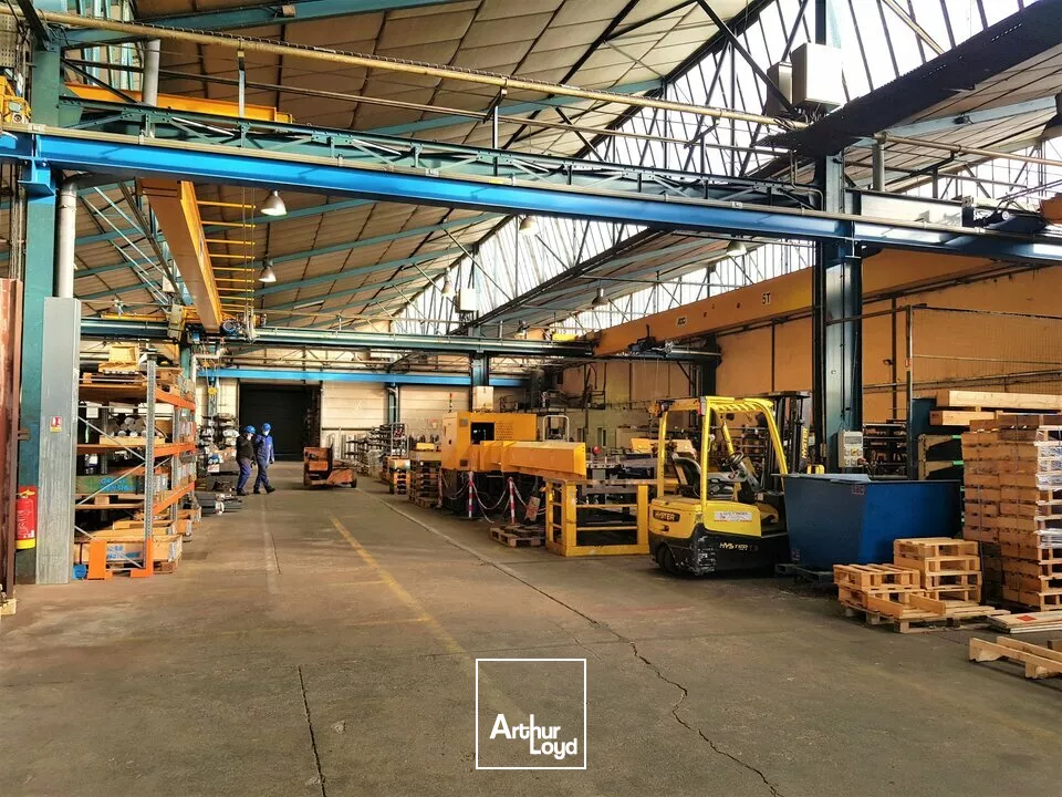 Grand Poitiers - Entrepôt / bâtiment industriel / stockage à louer de 3.400m² avec pont-roulants