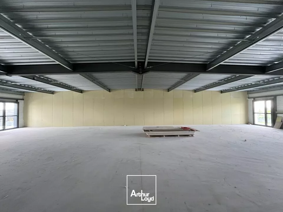 PLATEAU DE BUREAUX NEUFS DISPONIBLE - AVENUE DE PARIS NIORT !