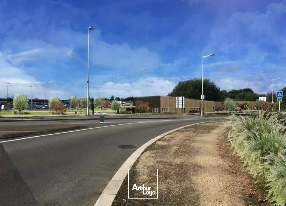 A LOUER LOCAL COMMERCIAL NEUF DE 100 m2 - ZONE COMMERCIALE - LES SABLES D'OLONNE