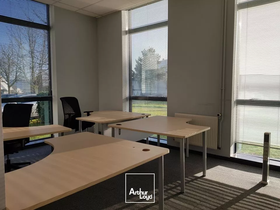 TECHNOPOLE DU FUTUROSCOPE - A LOUER DE 174 m² - DANS UN ENVIRONNEMENT DE QUALITE