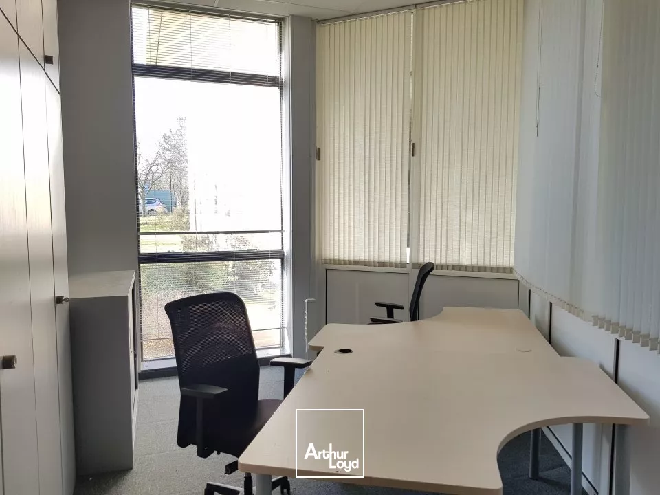 TECHNOPOLE DU FUTUROSCOPE - A LOUER DE 174 m² - DANS UN ENVIRONNEMENT DE QUALITE