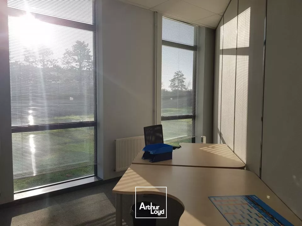 TECHNOPOLE DU FUTUROSCOPE - A LOUER DE 174 m² - DANS UN ENVIRONNEMENT DE QUALITE