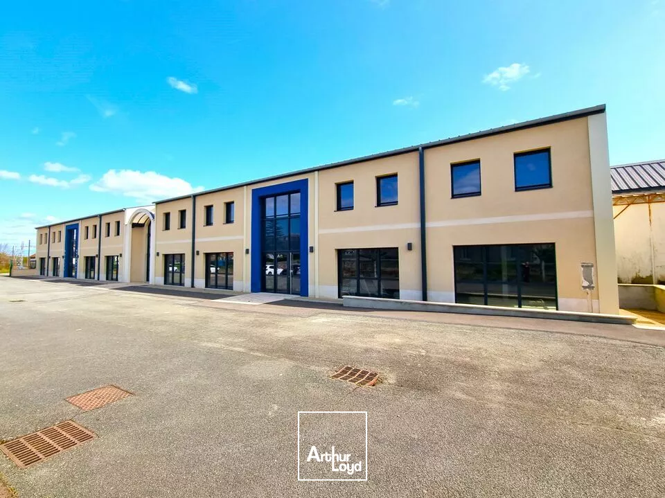BUREAUX A LOUER - SUD VIENNE VIVONNE - LOCAUX NEUFS AMENAGES SUR MESURE 300M² DIVISIBLE