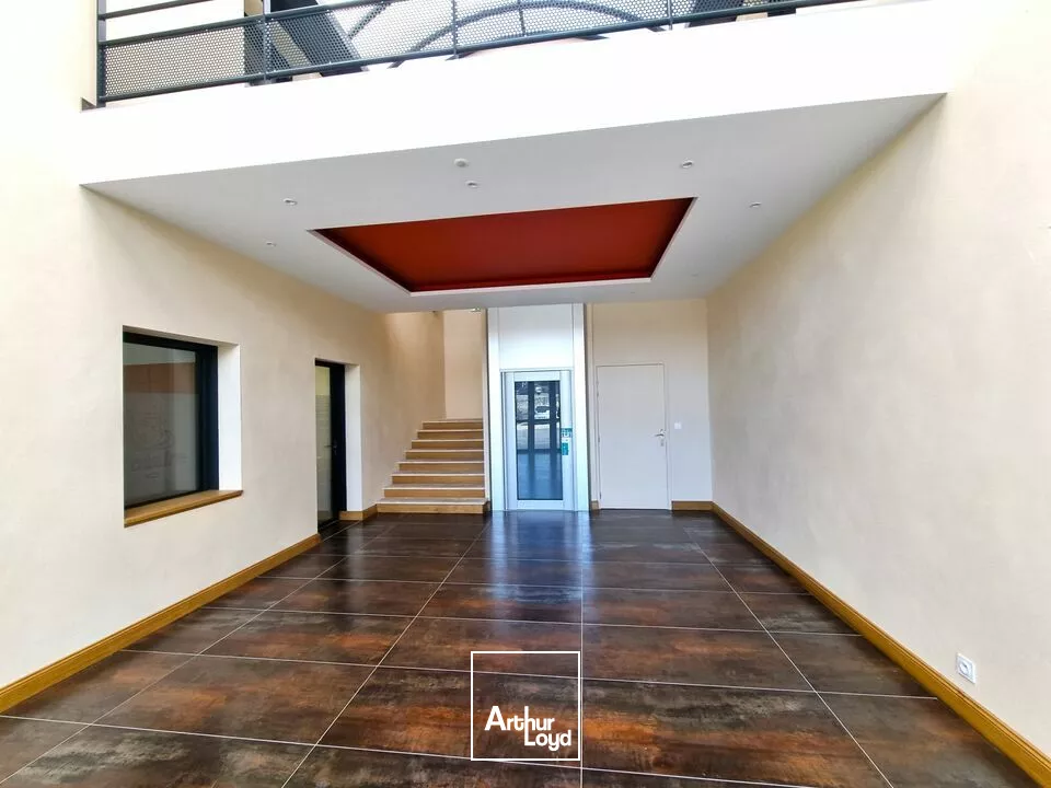 BUREAUX A LOUER - SUD VIENNE VIVONNE - LOCAUX NEUFS AMENAGES SUR MESURE 300M² DIVISIBLE