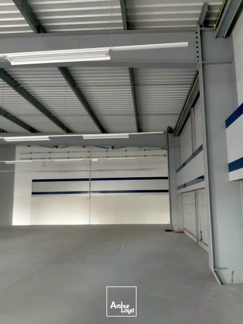 A LOUER PROCHE A10 LOCAL COMMERCIAL B TO B SUR CHATELLERAULT NORD (86)