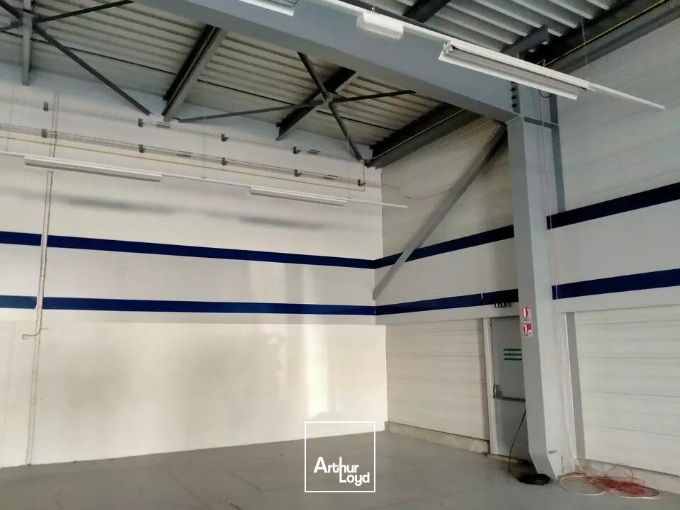 A LOUER PROCHE A10 LOCAL COMMERCIAL B TO B SUR CHATELLERAULT NORD (86)