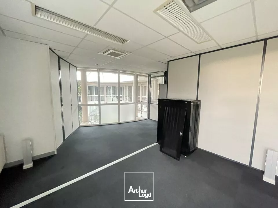 CHASSENEUIL TECHNOPOLE DU FUTUROSCOPE - 85,50 m² DE BUREAUX A LOUER