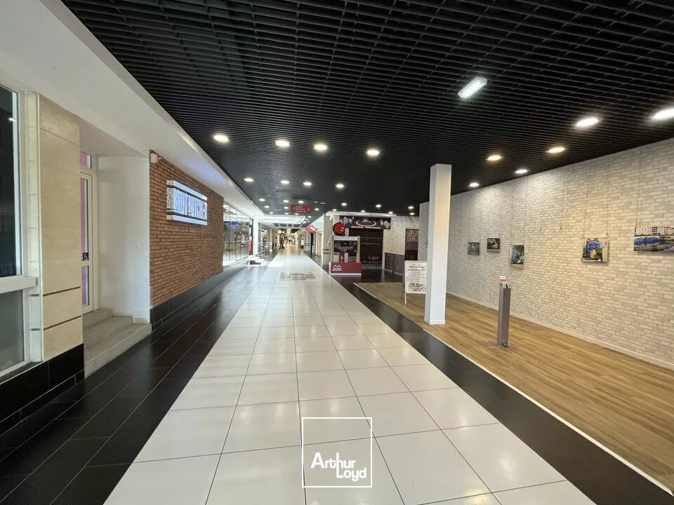 A VENDRE CELLULE COMMERCIALE POITIERS GALERIE BEAULIEU 85M2