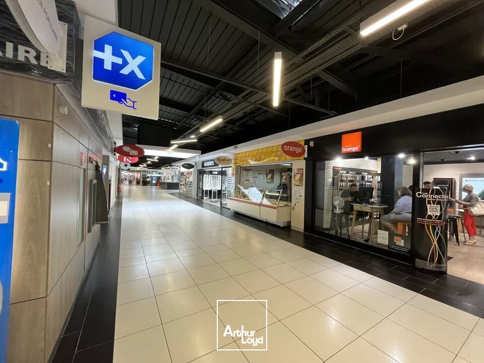 A VENDRE LOCAL COMMERCIAL POITIERS- CENTRE COMMERCIAL BEAULIEU - 96 m2