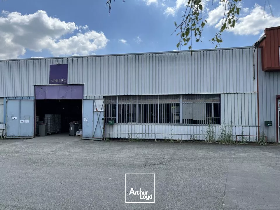 LOCAL D'ACTIVITE 539m2 - NIORT SAINT LIGUAIRE BELLE VISIBILITE