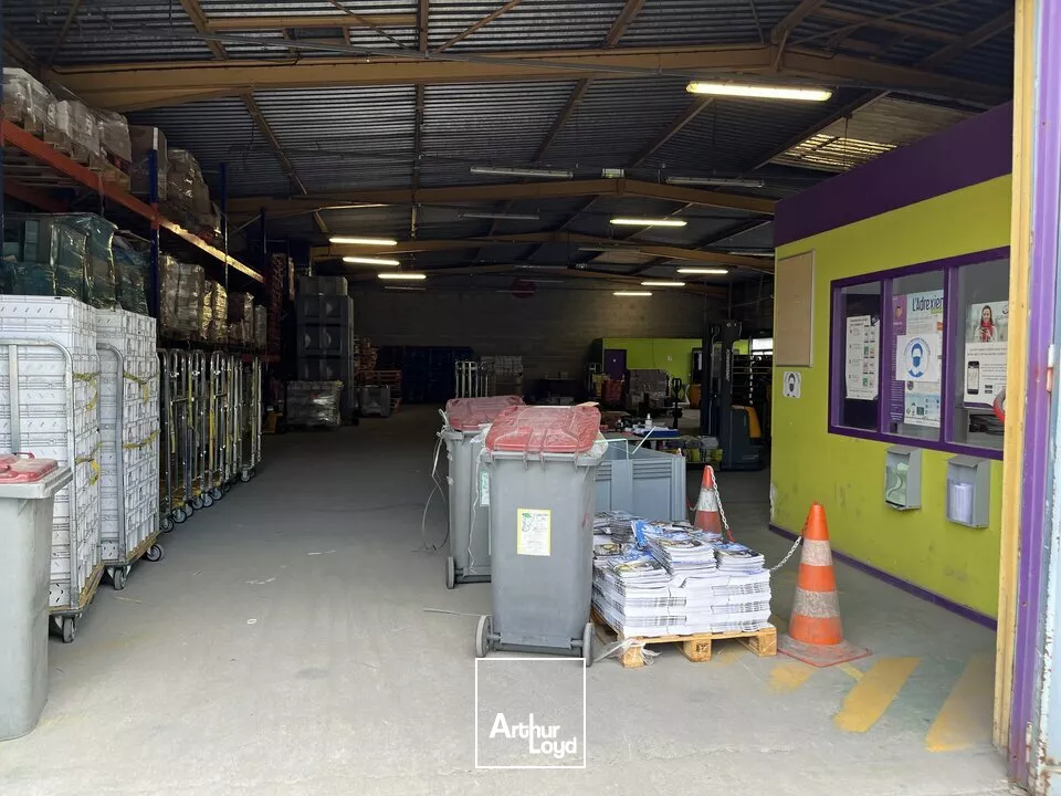 LOCAL D'ACTIVITE 539m2 - NIORT SAINT LIGUAIRE BELLE VISIBILITE