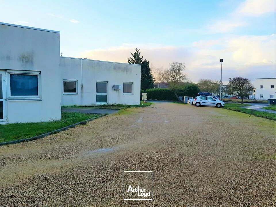 GRAND POITIERS FUTUROSCOPE - BUREAUX A LOUER 134m² PARKING EXTERIEUR - CLIMATISATION