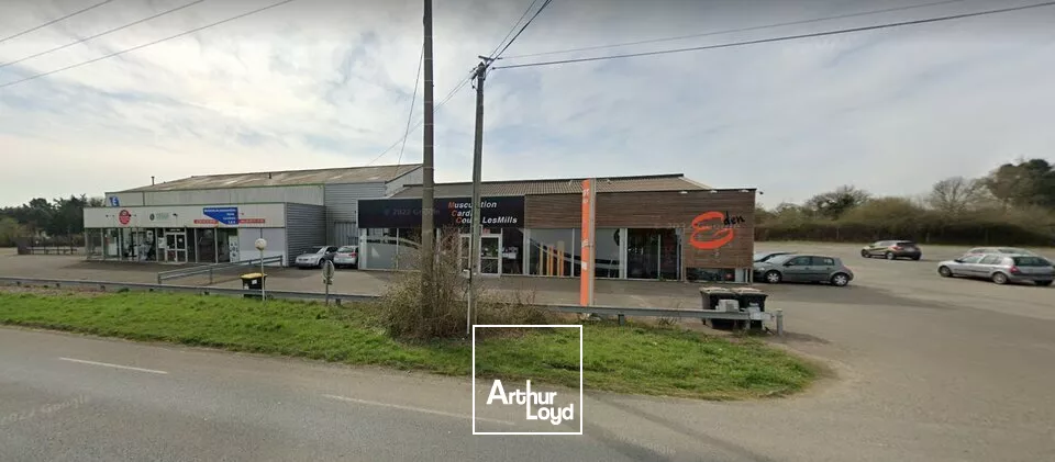 LOCAL COMMERCIAL A LOUER AVEC BELLE VISIBILITE SUR AXE D38