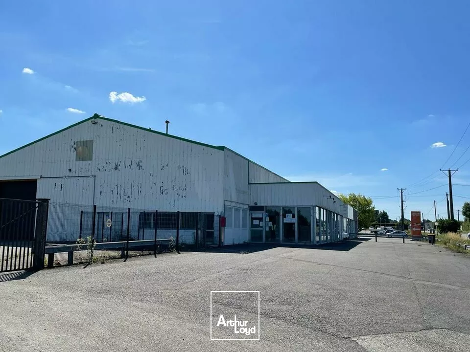 LOCAL COMMERCIAL A LOUER AVEC BELLE VISIBILITE SUR AXE D38