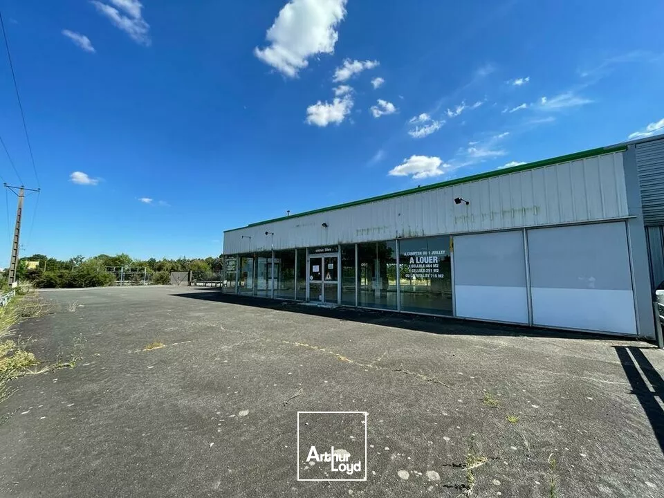 LOCAL COMMERCIAL A LOUER AVEC BELLE VISIBILITE SUR AXE D38