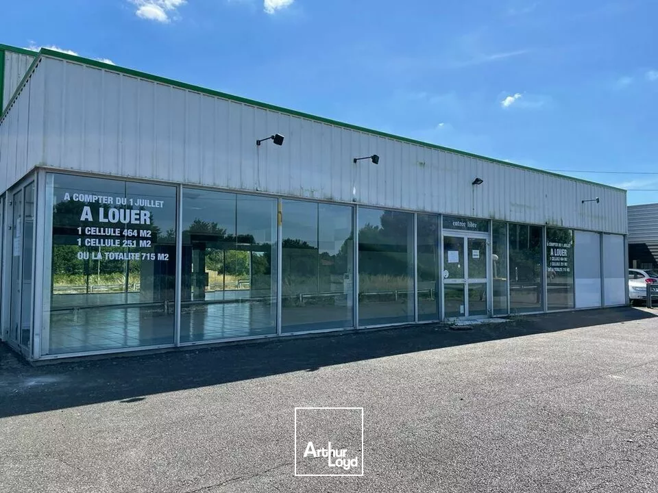 LOCAL COMMERCIAL A LOUER AVEC BELLE VISIBILITE SUR AXE D38