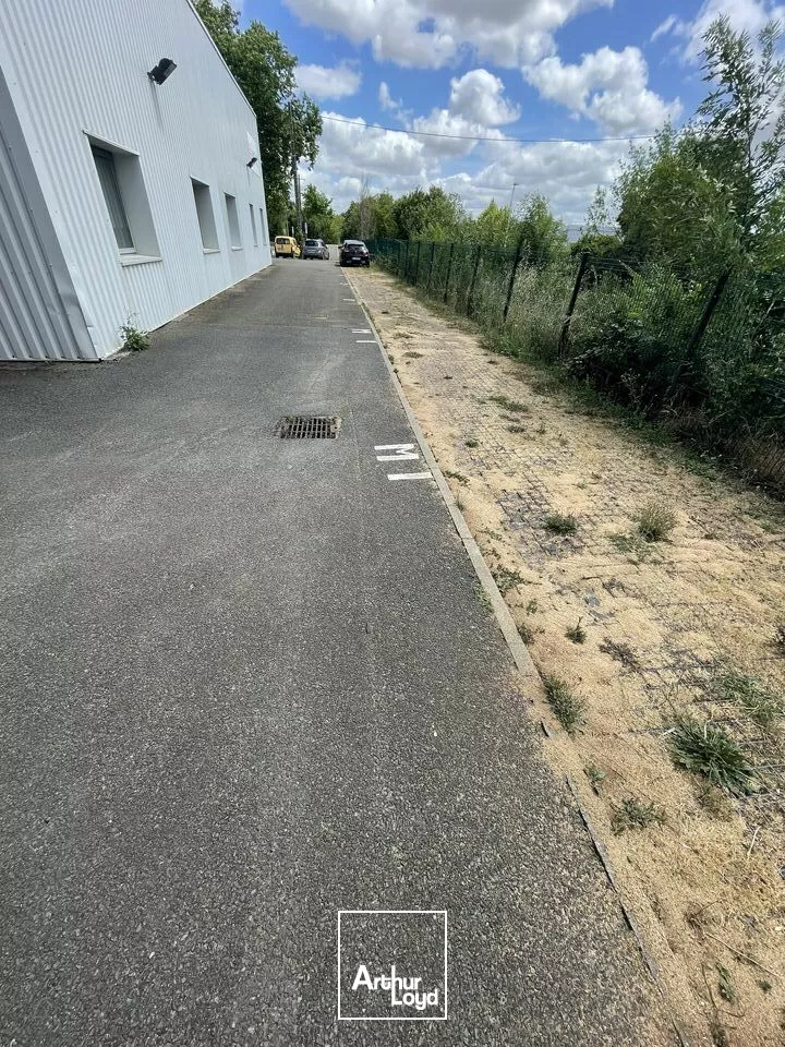 BUREAUX DE 1241m² A LOUER A BESSINES AVENUE DE LA ROCHELLE / ZONE DE LA MUDE