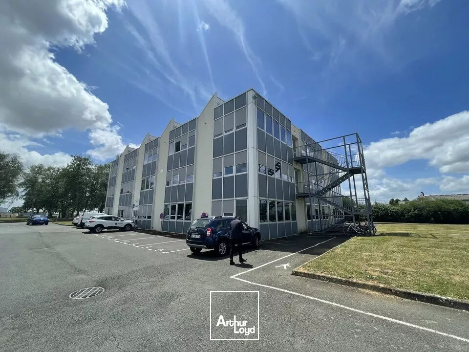 BUREAUX DE 780m² A LOUER A CHAURAY PROCHE DE L'AVENUE DE PARIS ET DE LA ZONE MENDES FRANCE CHAURAY NIORT