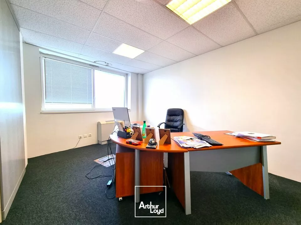 FUTUROSCOPE -GRAND POITIERS - LOT DE BUREAUX DE 80M² A VENDRE