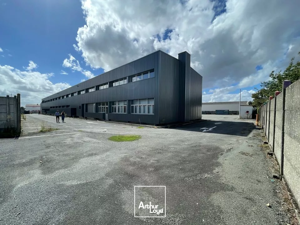 LOCATION BUREAUX NIORT ZONE SAINT LIGUAIRE 200m2 POSSIBLITE JUSQU'A 1022m2