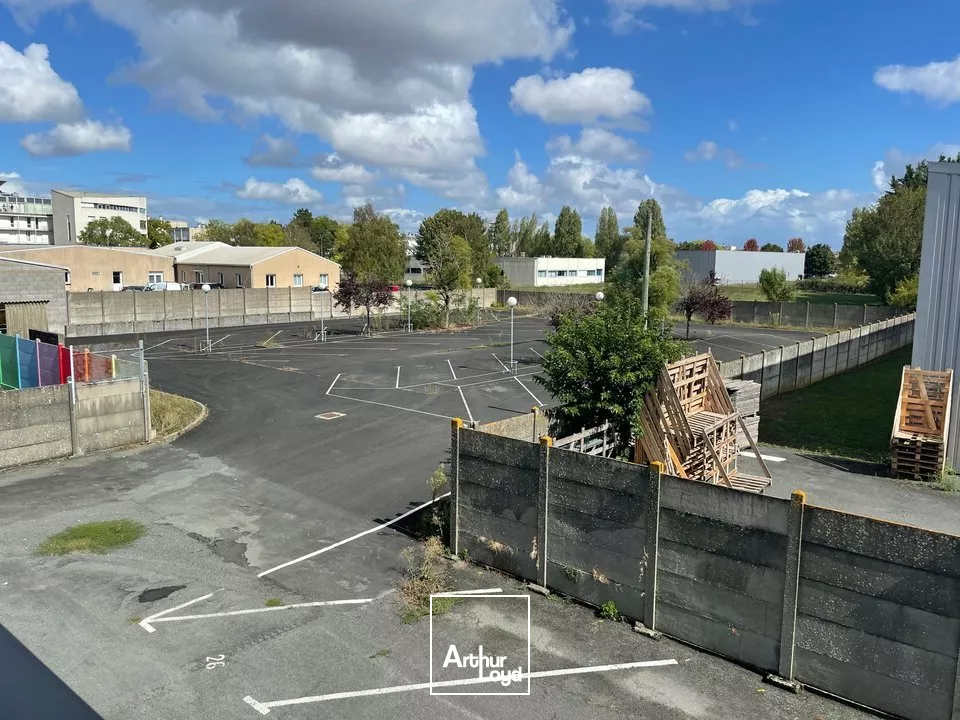 ACHAT BUREAUX NIORT ZONE SAINT LIGUAIRE 1022m2 DIVISIBLE A PARTIR DE 300m2