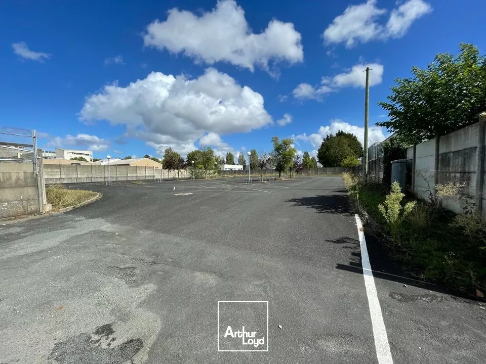 ACHAT BUREAUX NIORT ZONE SAINT LIGUAIRE 1022m2 DIVISIBLE A PARTIR DE 300m2