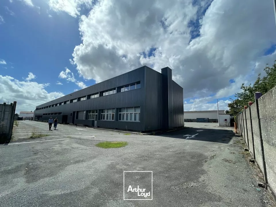 ACHAT BUREAUX NIORT ZONE SAINT LIGUAIRE 1022m2 DIVISIBLE A PARTIR DE 300m2