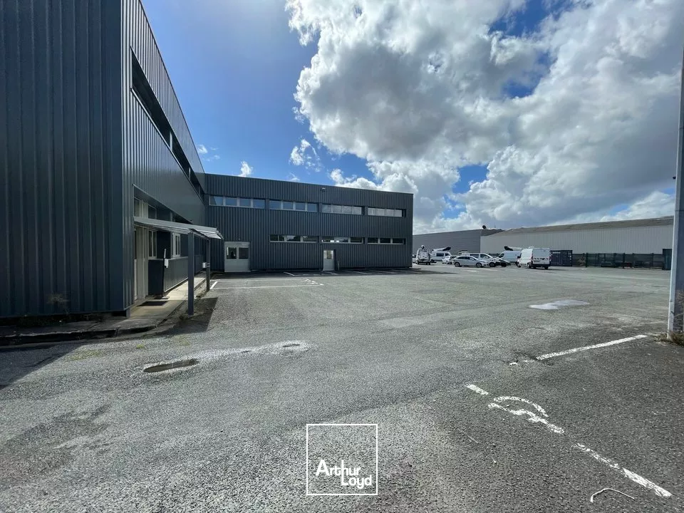 ACHAT BUREAUX NIORT ZONE SAINT LIGUAIRE 1022m2 DIVISIBLE A PARTIR DE 300m2